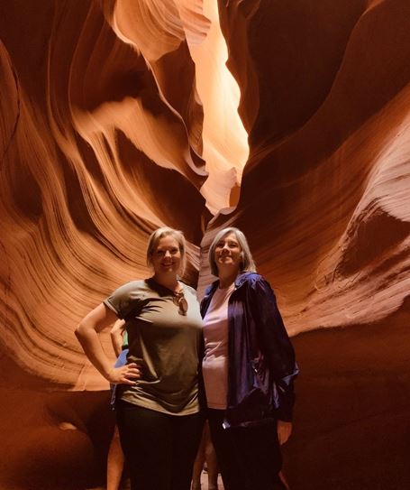 Morgan and her mom in the Antelope Canyon cave