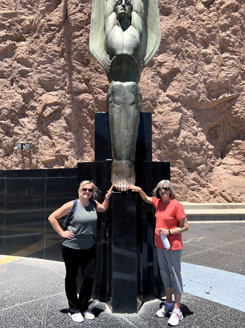 statue
